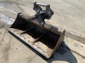Liebherr Grabenräumlöffel schwenkbar 2.000mm