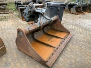 Liebherr Grabenräumlöffel schwenkbar 2.200mm