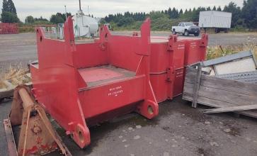 Manitowoc 888 counterweight frame/ 2 cwts