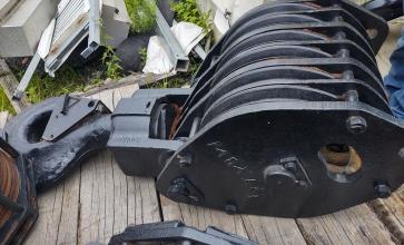 Block 6 sheaves 1 1/8 cable ton unknown No tag