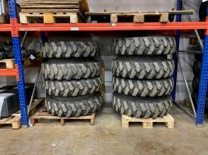 8x Räder Mitas 10.00-20 mit 10-Loch Felgen