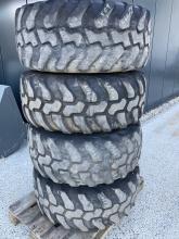 4x Reifen Dunlop 405/70 R 18 m. 8-Loch Felge