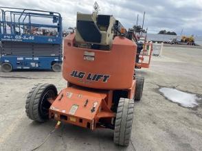 2017 JLG E450AJ