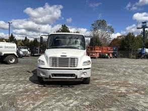 2019 Freightliner M2106